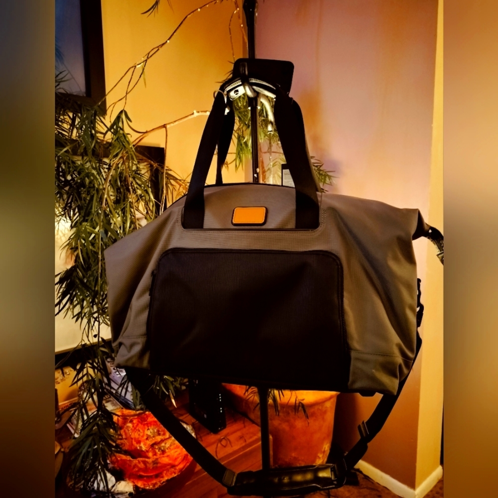 NWT TUMI DUFFLE BAG.